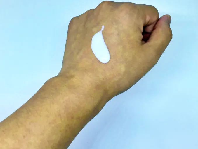 薬用ミルクローションを1プッシュ