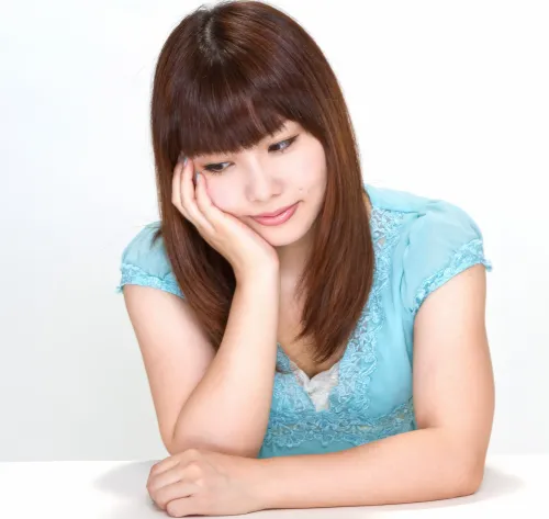 悩む女性